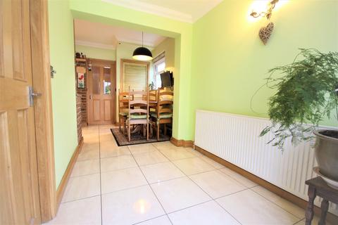 72 Amersham Road, Romford, RM3 9JB