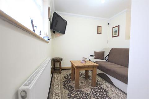 72 Amersham Road, Romford, RM3 9JB