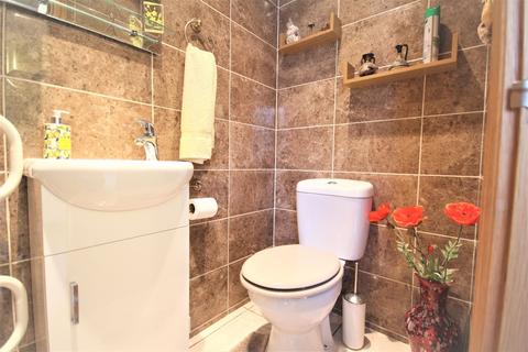 72 Amersham Road, Romford, RM3 9JB