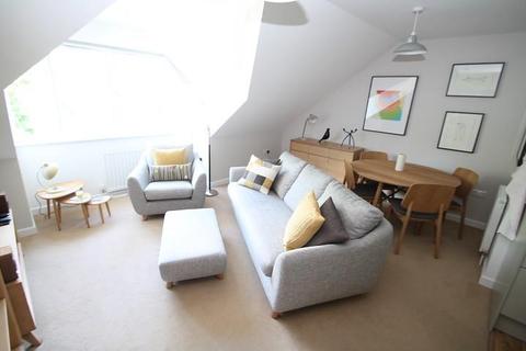 2 bedroom flat to rent - Leacroft, TW18