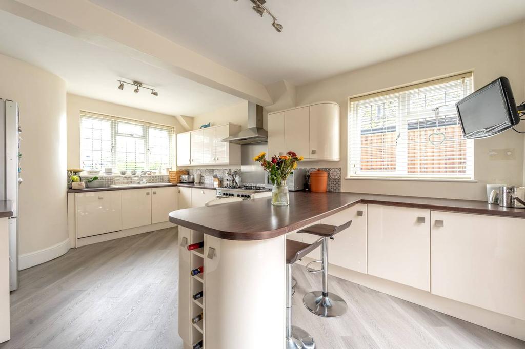 Mossy Vale, Maidenhead, SL6 4 bed detached house £1,100,000