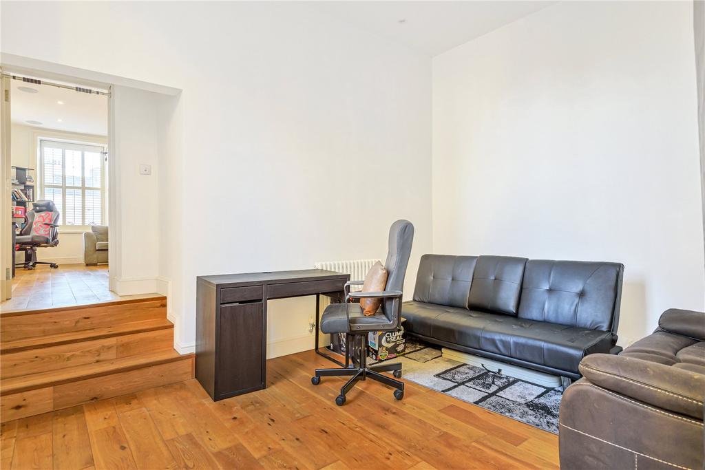 Bedroom 2/Study