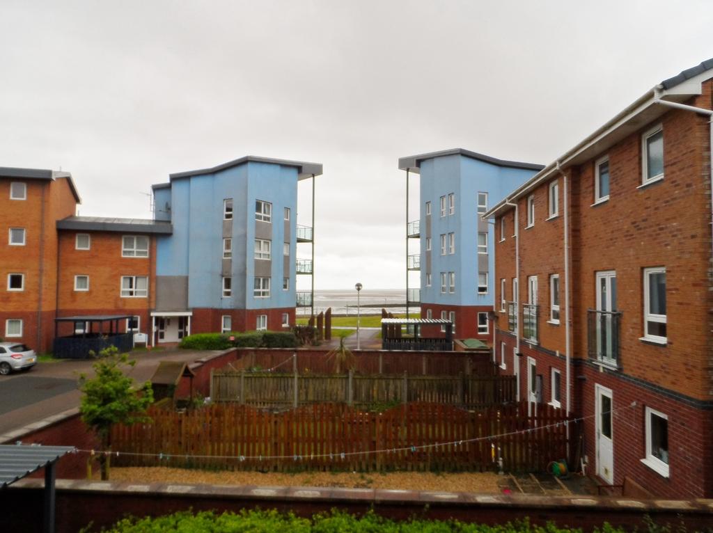 Cwrt Afon Lliedi, Pentre Doc Y... 2 bed flat £675 pcm (£156 pw)