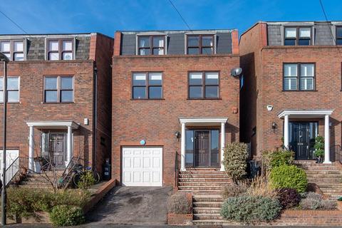 46 Pine Grove, London, SW19 7HE