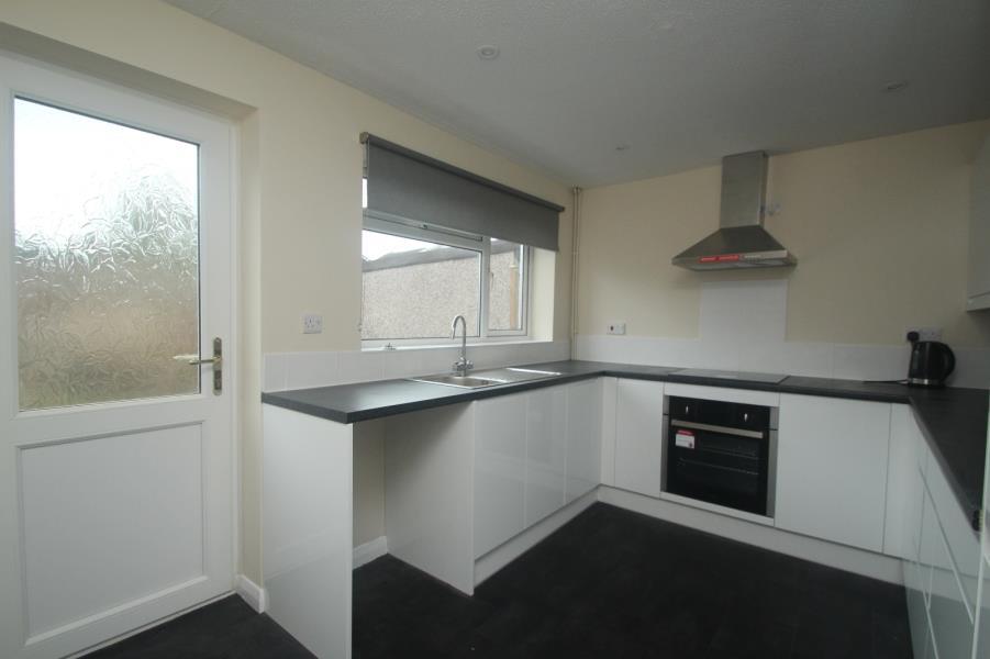 DENTDALE DRIVE, KNARESBOROUGH, HG5 0BE 2 bed semidetached house £850