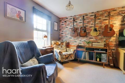 4 bedroom end of terrace house for sale - Langstone Ley, Welwyn Garden City