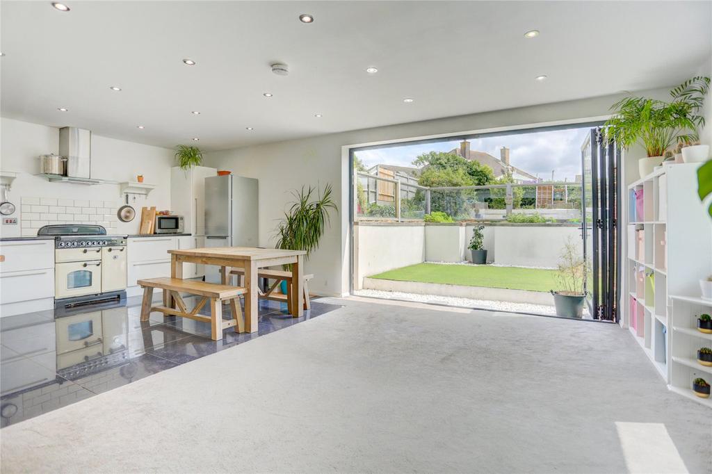 Crescent Drive North, Woodingdean, Brighton, East Sussex, BN2 3 bed