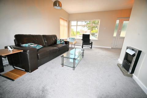 3 bedroom detached house to rent, York Gardens, Wolverhampton WV3