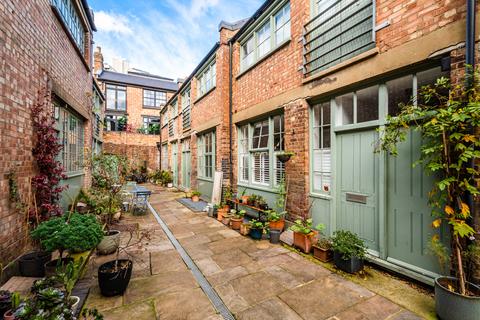 8 Temple Yard, London, E2 6QD