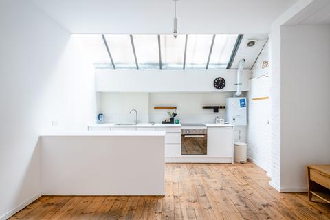 8 Temple Yard, London, E2 6QD