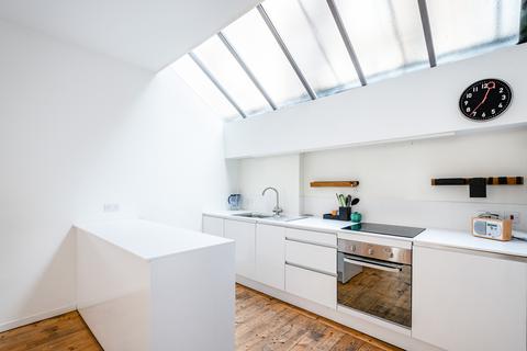 8 Temple Yard, London, E2 6QD