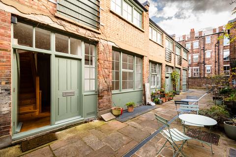 8 Temple Yard, London, E2 6QD