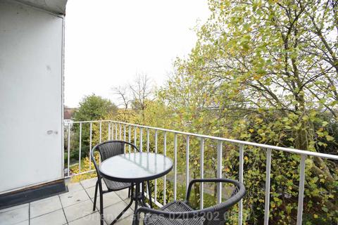 2 bedroom flat for sale, Station Road, London