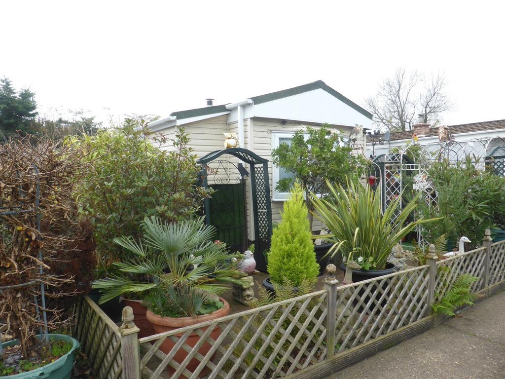 Shepperton 1 bed mobile home £149,950