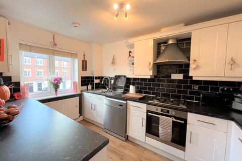 3 bedroom townhouse for sale - Chauntry Avenue,Penistone,Sheffield,S36 6EE