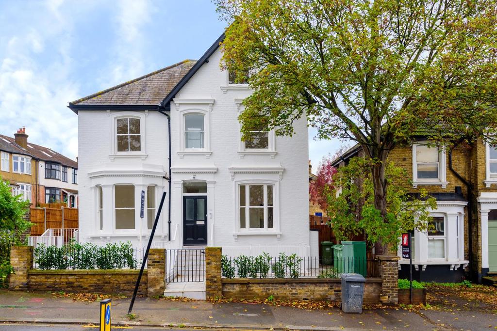 Clarendon Rise, Lewisham 1 bed flat £375,000