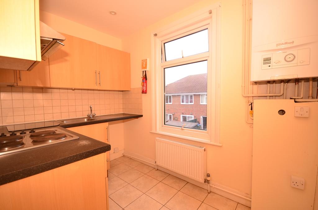 Essex Road Bognor Regis PO21 2 bed flat £950 pcm (£219 pw)