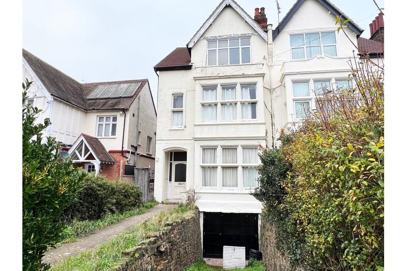 Kilworth Avenue, SouthendonSea Garage £475 pcm (£110 pw)