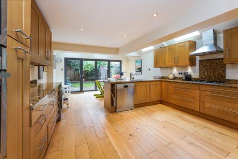 26 Gladwyn Road, London, SW15 1JY