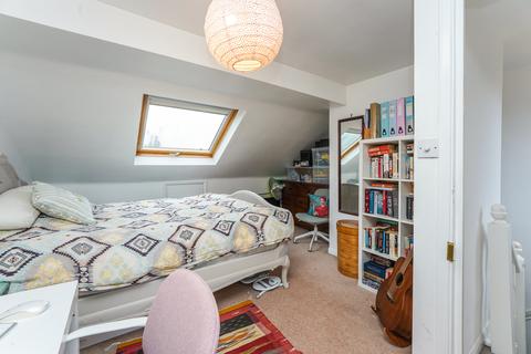 26 Gladwyn Road, London, SW15 1JY