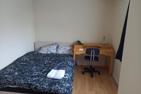 1 bedroom terraced house to rent - CRANMER ROAD, London, United Kingdom, SW9