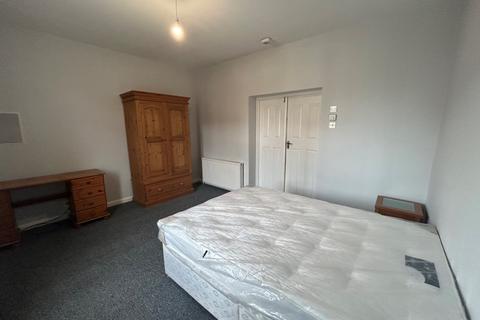 1 bedroom house to rent, Haslemere, Green Lane, Staines-Upon-Thames, Surrey, TW18