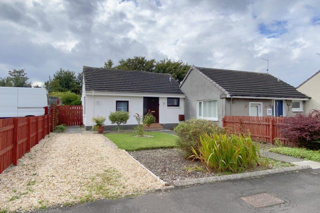 116 Roman Crescent, Old Kilpatrick 1 bed terraced bungalow £109,000
