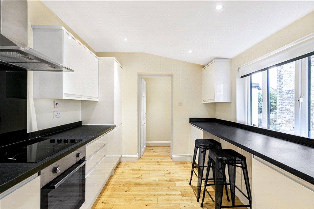 Montgomery Road, Chiswick, W4 1 bed apartment £1,800 pcm (£415 pw)