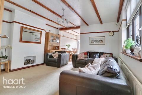 31 Coleridge Road, Romford, RM3 7BD