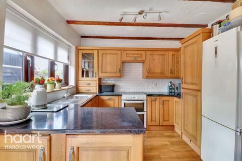 31 Coleridge Road, Romford, RM3 7BD