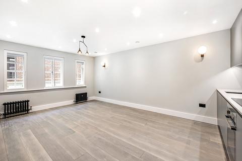 Studio to rent, Beak Street, Soho, W1F