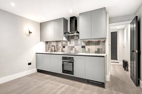 Studio to rent, Beak Street, Soho, W1F