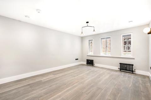 Studio to rent, Beak Street, Soho, W1F