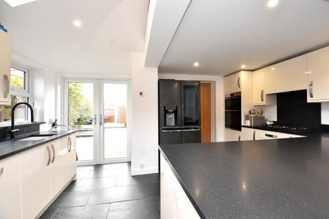 80 Alan Road, Ipswich, IP3 8EY