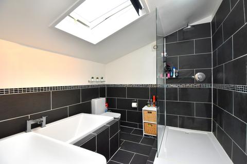 80 Alan Road, Ipswich, IP3 8EY