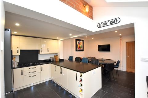 80 Alan Road, Ipswich, IP3 8EY