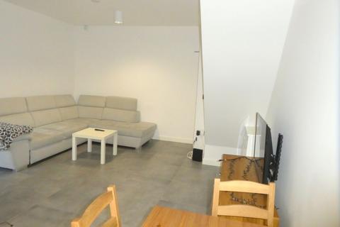 6 bedroom terraced house to rent - Monica Grove, Manchester