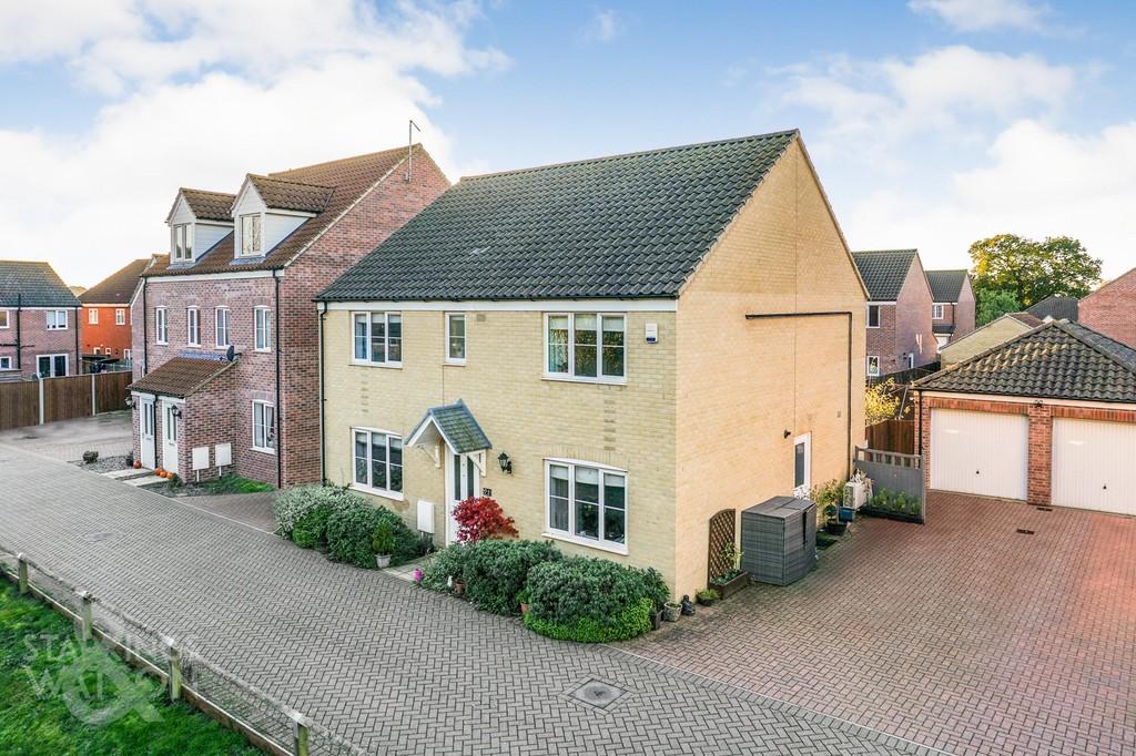Centenary Close, Lingwood, Norwich 5 bed detached house for sale £425,000