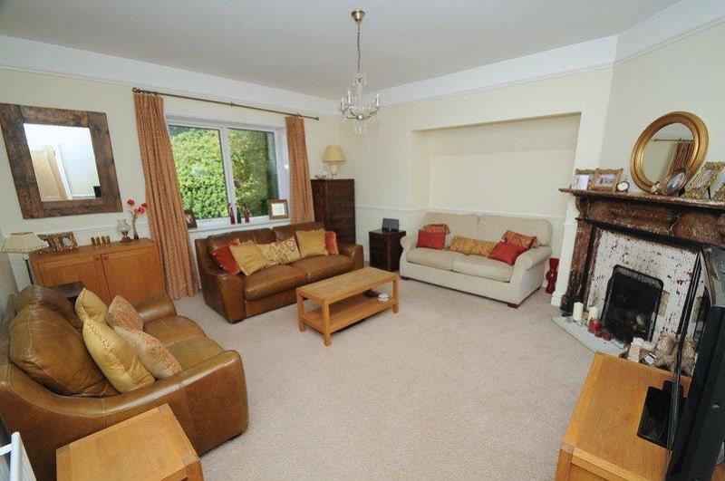 Mansfield Road, Poole 4 bed £1,800 pcm (£415 pw)
