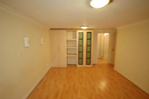 2 bedroom flat to rent - Copper Beeches, Meins Road