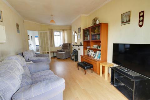 2 bedroom semi-detached bungalow for sale - Flamboro Close, Leigh-on-Sea