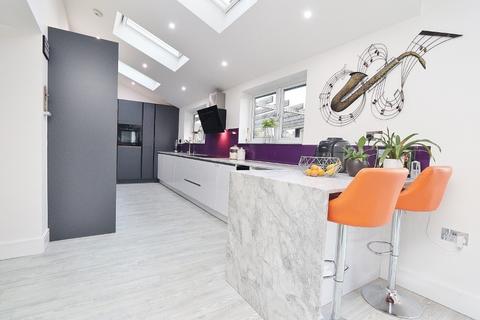 4 Mowbrays Close, Romford, RM5 3HJ