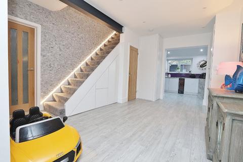 4 Mowbrays Close, Romford, RM5 3HJ