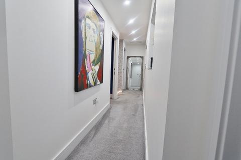 4 Mowbrays Close, Romford, RM5 3HJ