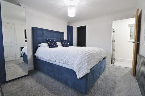 4 Mowbrays Close, Romford, RM5 3HJ