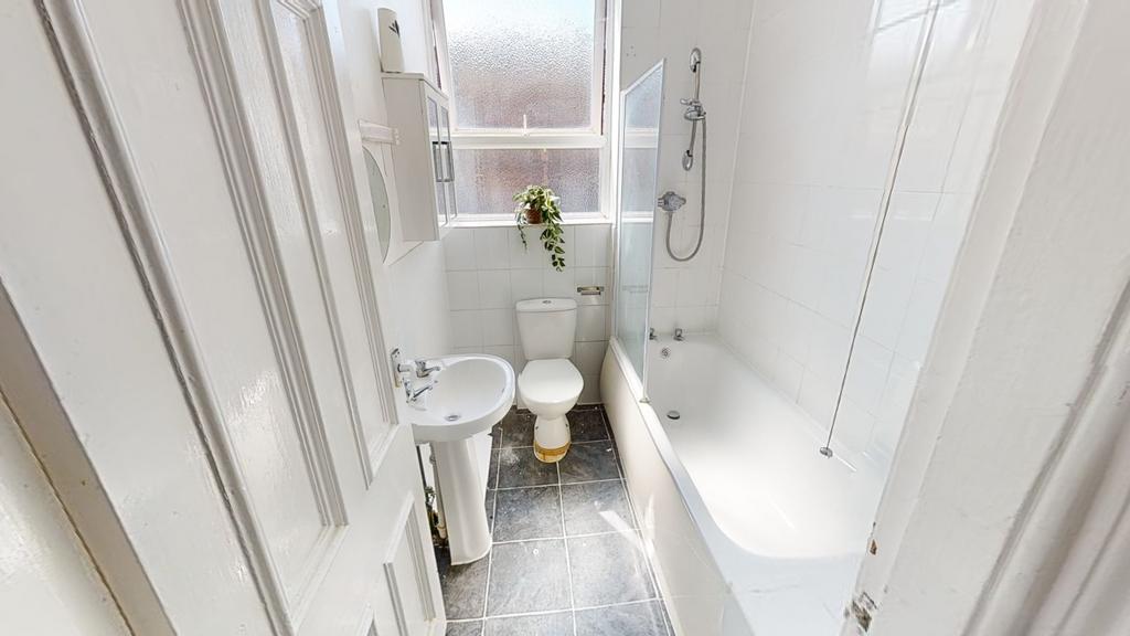 51 Burford Bathroom