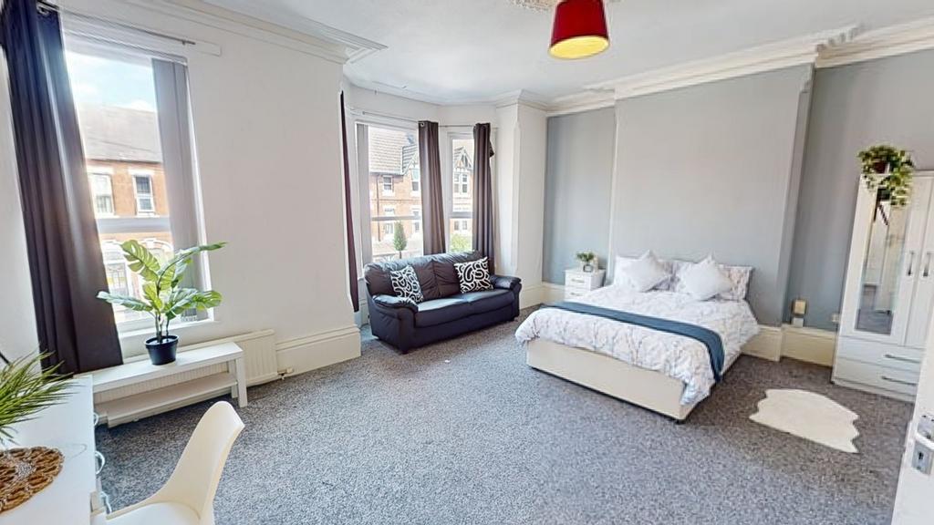 House in Nottingham - View 4