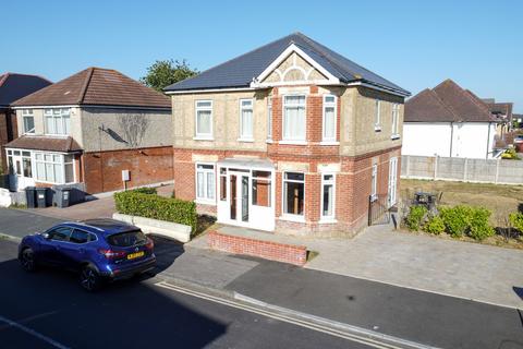 1 bedroom detached house to rent, Beswick Avenue, Ensbury Park