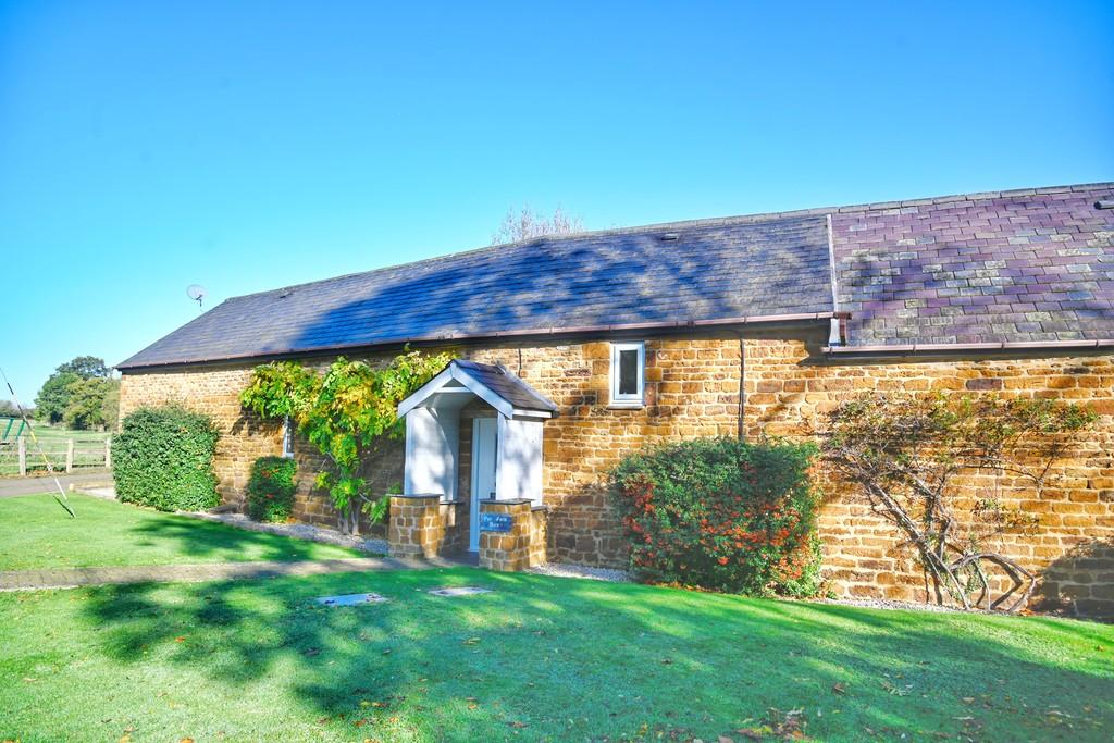 Pool Farm Barn, Woodford Halse, NN11 3TT 4 bed barn conversion for sale