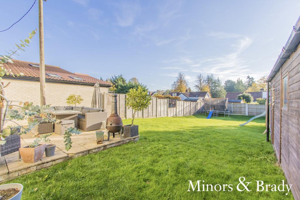 Holmesdale Road, Brundall 4 bed detached bungalow £375,000